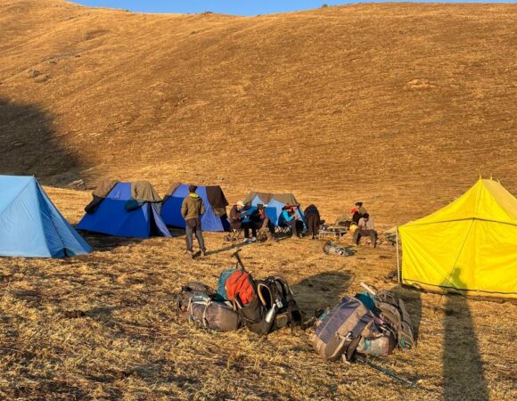 Hampta Pass Trek Itinerary: A  Day-by-Day Breakdown.